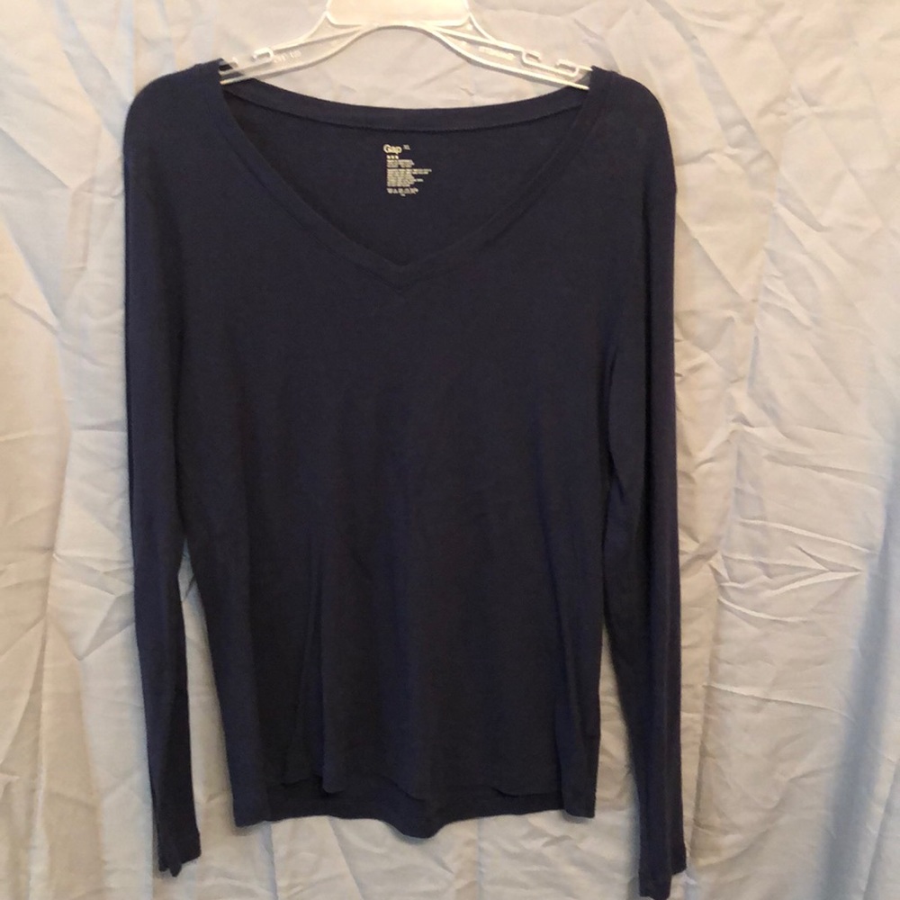 Long sleeve cotton V-neck.